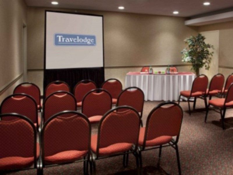 Travelodge By Wyndham Ottawa West Exterior photo