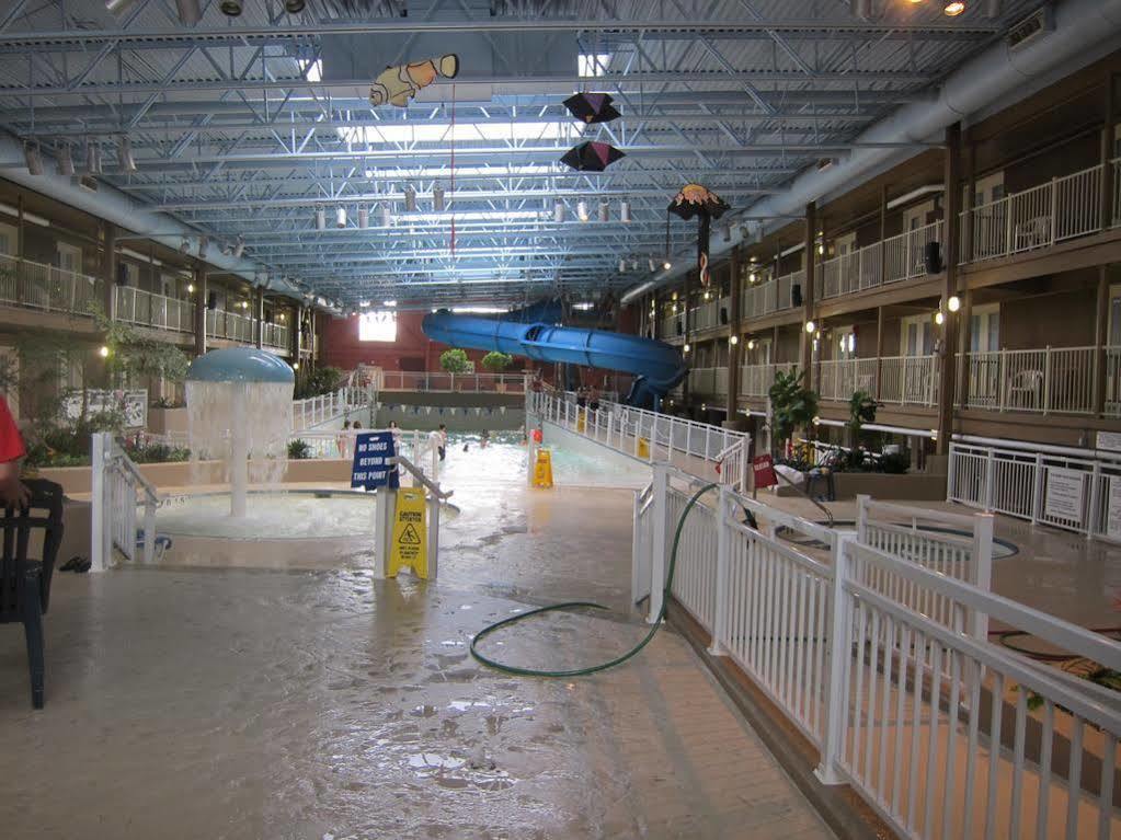 Travelodge By Wyndham Ottawa West Exterior photo